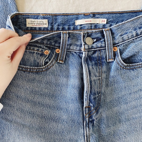 Levi’s Wedgie Frayed Jeans - Picture 8 of 11